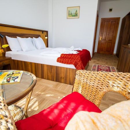 Mai Danube Hotell Ieşelniţa Exteriör bild
