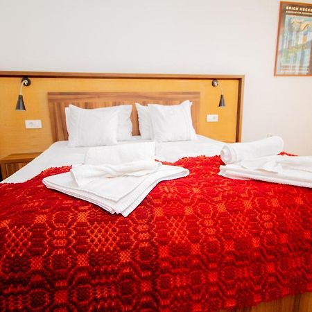 Mai Danube Hotell Ieşelniţa Exteriör bild