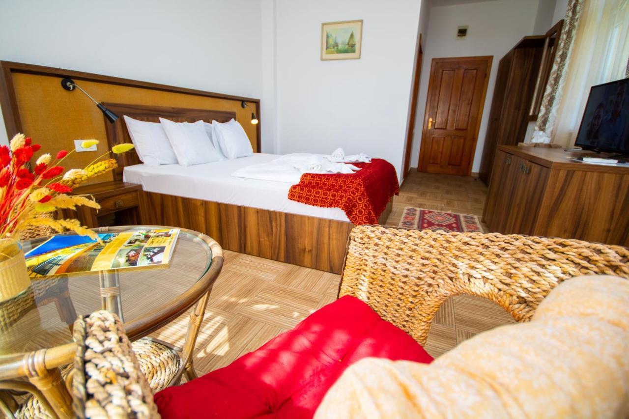 Mai Danube Hotell Ieşelniţa Exteriör bild