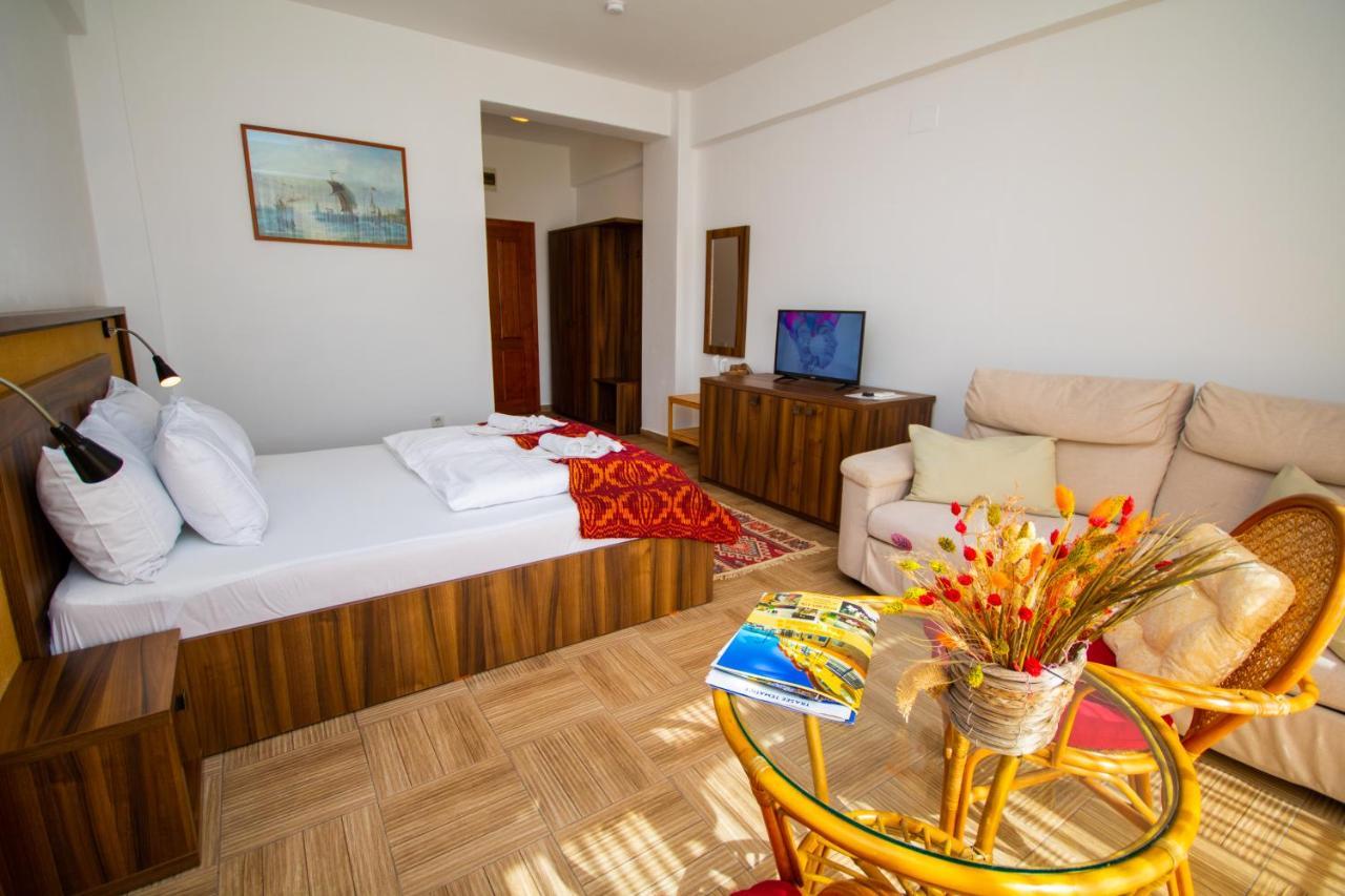 Mai Danube Hotell Ieşelniţa Exteriör bild