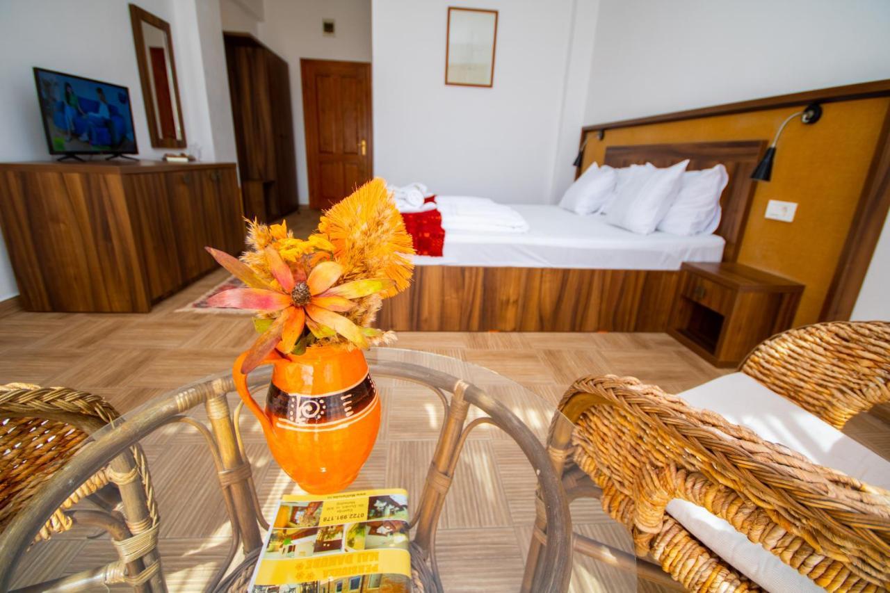 Mai Danube Hotell Ieşelniţa Exteriör bild