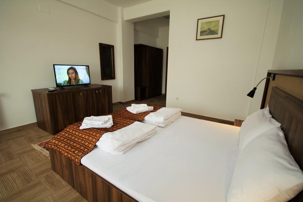 Mai Danube Hotell Ieşelniţa Exteriör bild