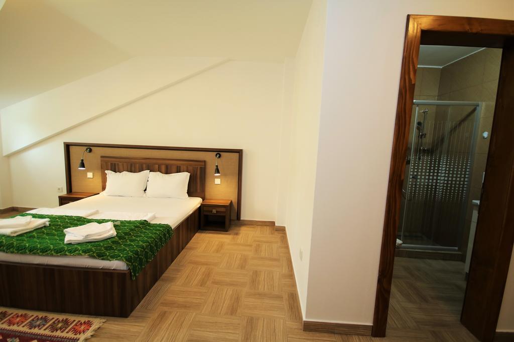 Mai Danube Hotell Ieşelniţa Exteriör bild
