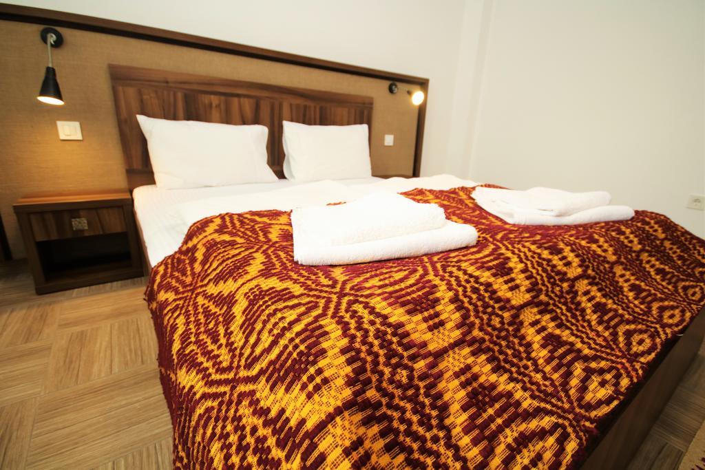 Mai Danube Hotell Ieşelniţa Exteriör bild
