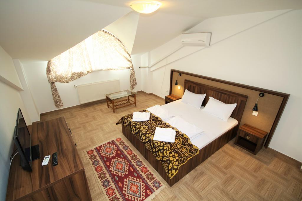Mai Danube Hotell Ieşelniţa Exteriör bild