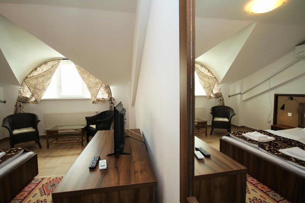 Mai Danube Hotell Ieşelniţa Exteriör bild