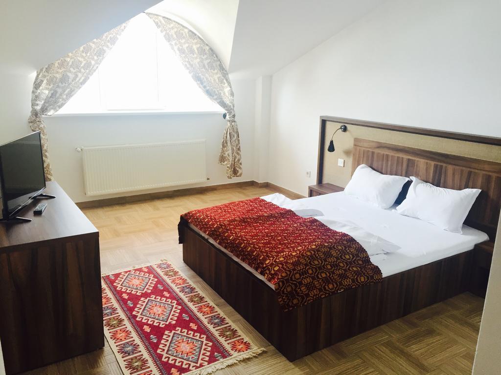 Mai Danube Hotell Ieşelniţa Exteriör bild