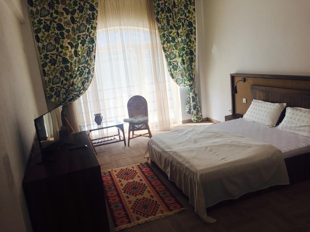 Mai Danube Hotell Ieşelniţa Exteriör bild