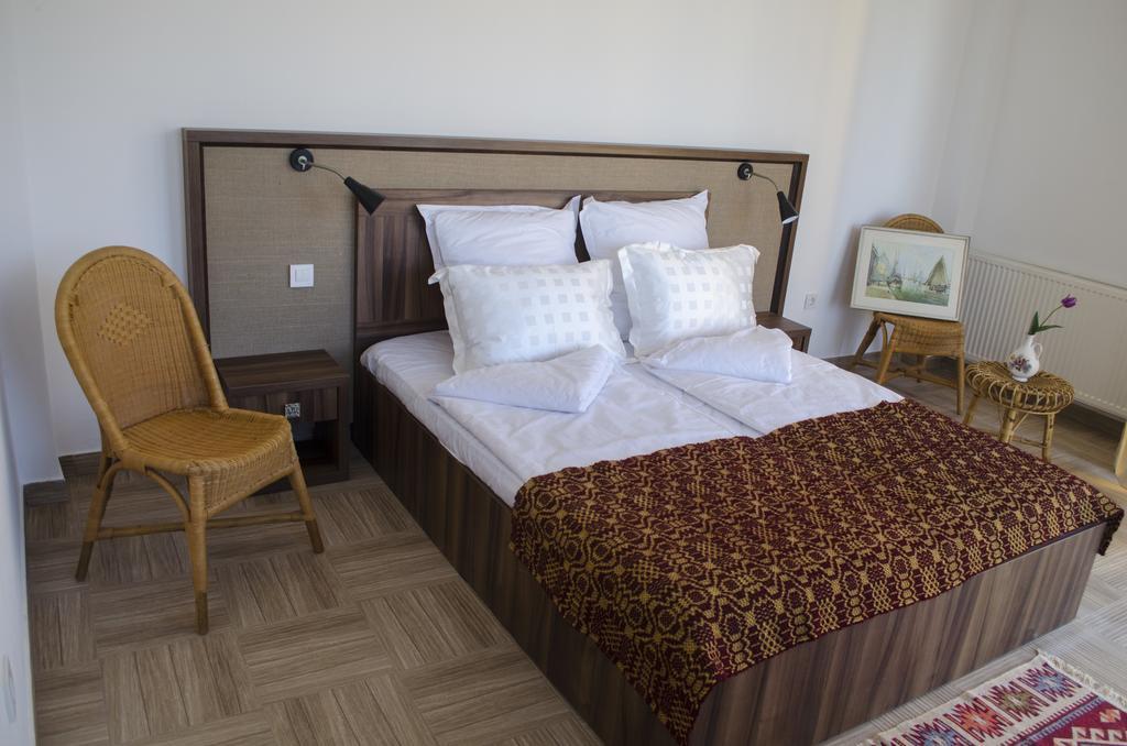 Mai Danube Hotell Ieşelniţa Exteriör bild
