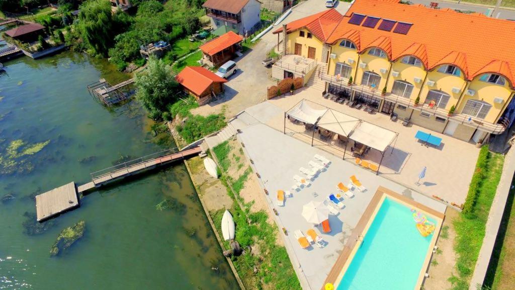 Mai Danube Hotell Ieşelniţa Exteriör bild
