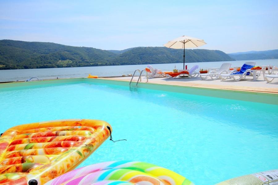 Mai Danube Hotell Ieşelniţa Exteriör bild