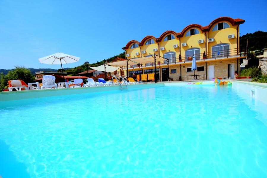 Mai Danube Hotell Ieşelniţa Exteriör bild