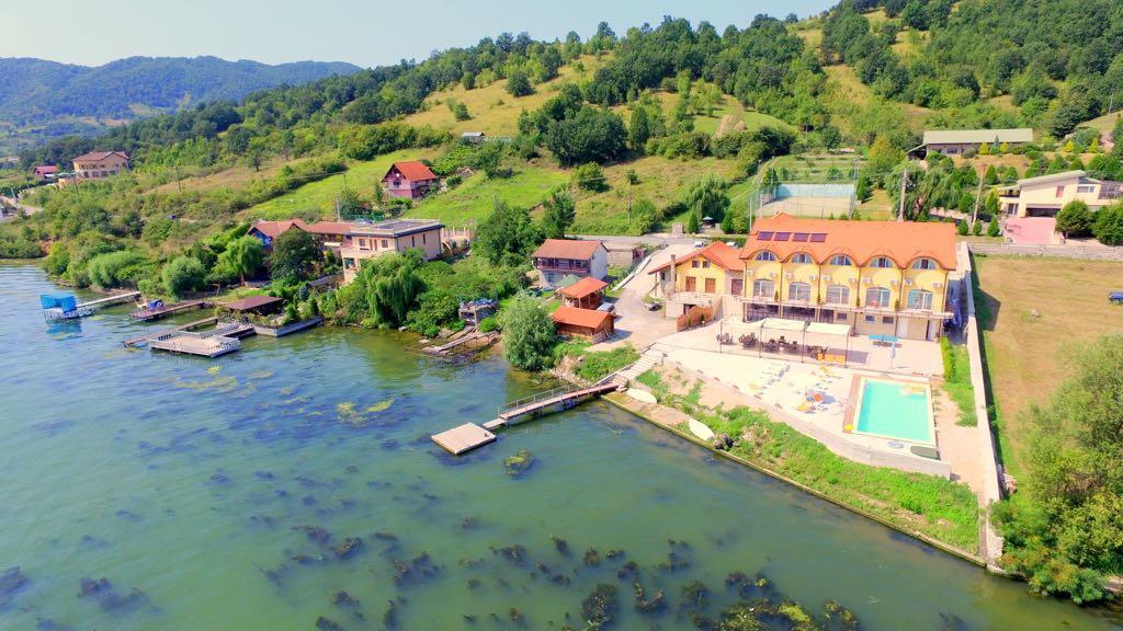 Mai Danube Hotell Ieşelniţa Exteriör bild
