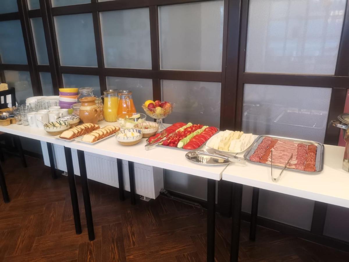 Mai Danube Hotell Ieşelniţa Exteriör bild