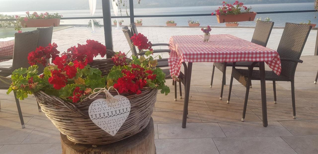 Mai Danube Hotell Ieşelniţa Exteriör bild
